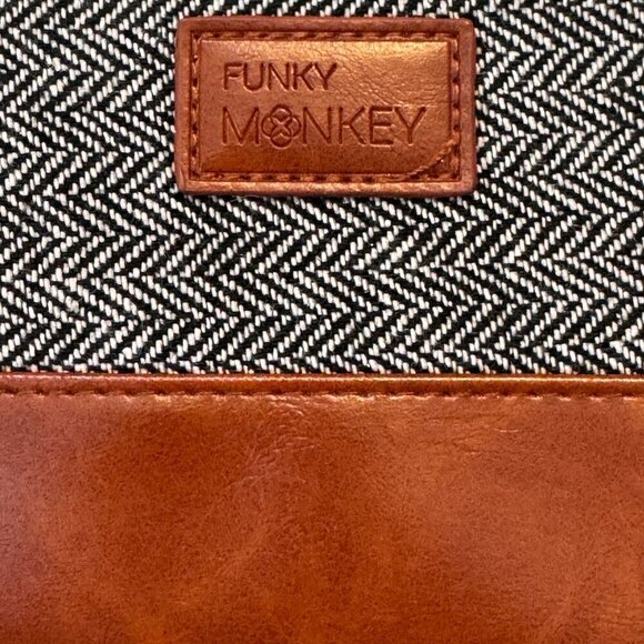 Funky Monkey Greta Wristlet Clutch Herringbone Faux Leather Tassel Zip Strap - Picture 3 of 9